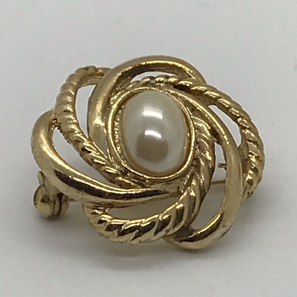VTG Pearl Pin